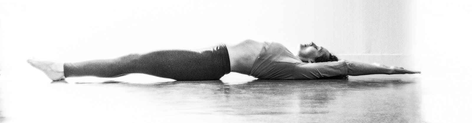 posture en cours de yoga